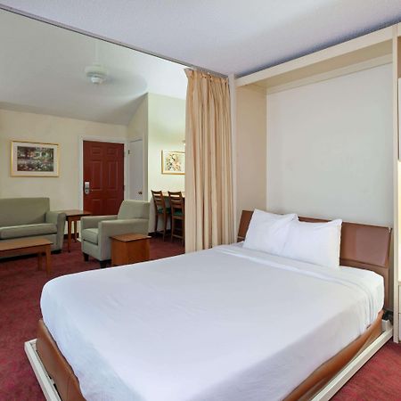 Hawthorn Suites By Wyndham Dearborn/Detroit Εξωτερικό φωτογραφία
