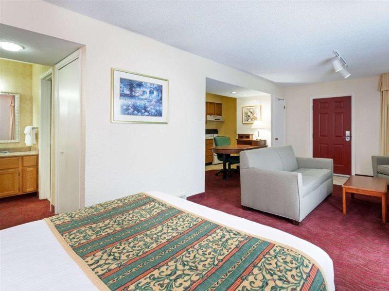 Hawthorn Suites By Wyndham Dearborn/Detroit Εξωτερικό φωτογραφία