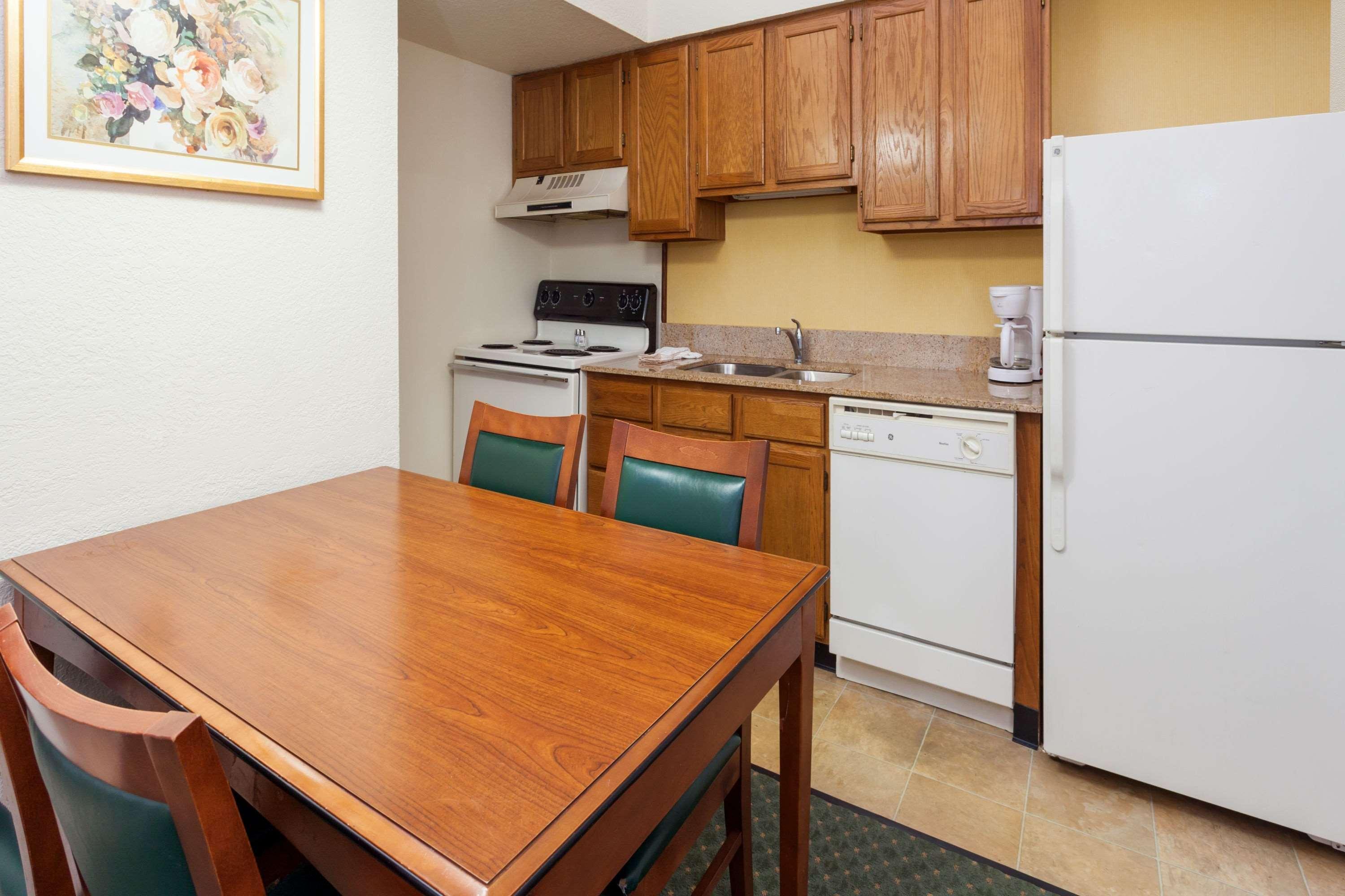 Hawthorn Suites By Wyndham Dearborn/Detroit Εξωτερικό φωτογραφία