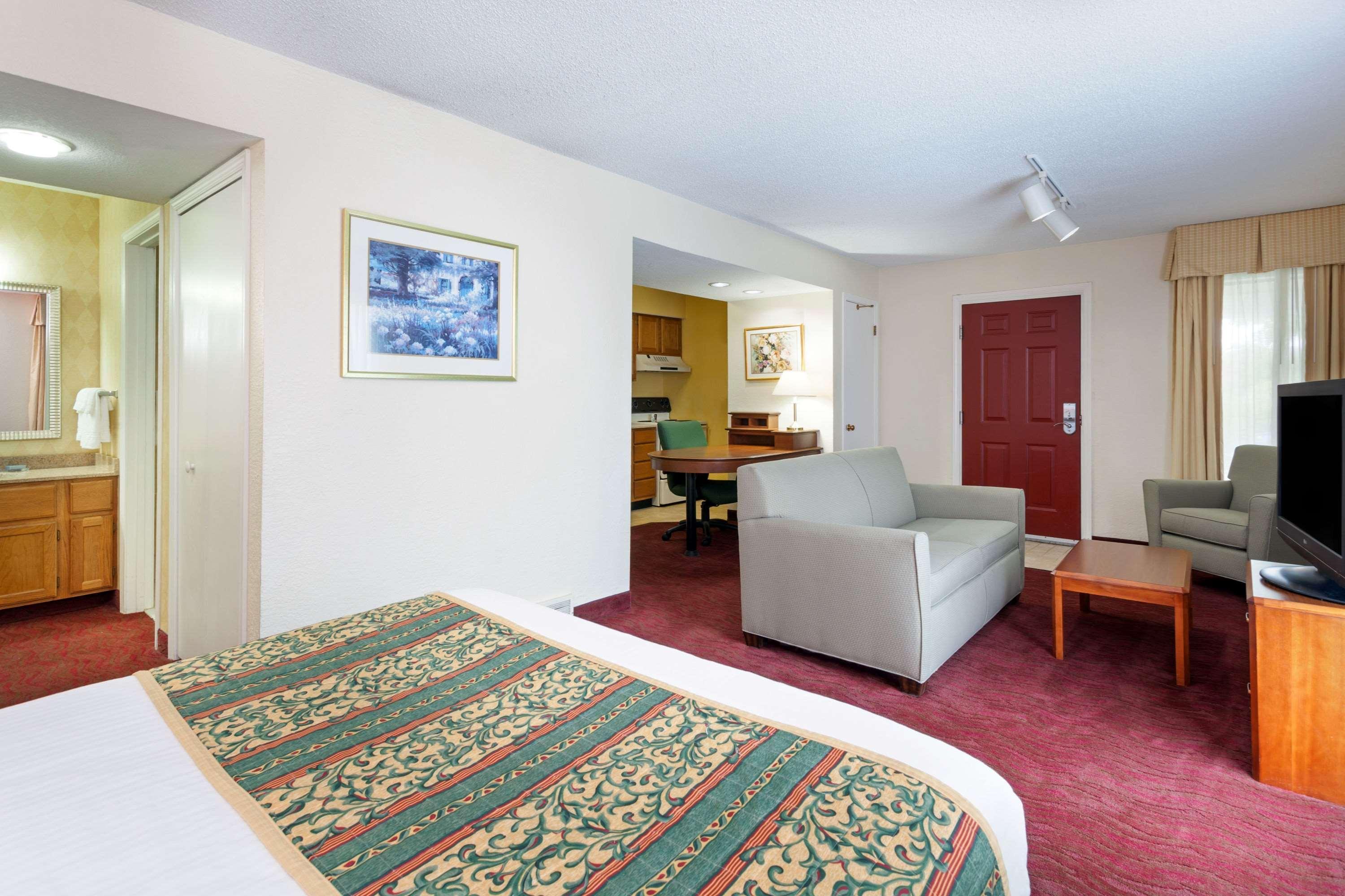 Hawthorn Suites By Wyndham Dearborn/Detroit Εξωτερικό φωτογραφία